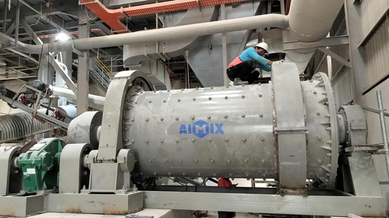 En Indonesia, se utilizan molinos de barras de AIMIX en la planta de cemento de un cliente.